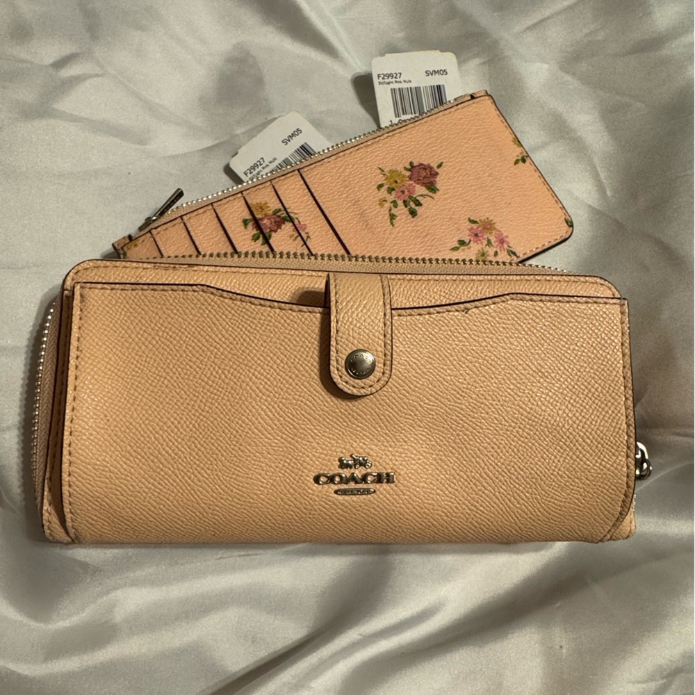 Coach Full Zip Wallet W/ Horse And Carriage Logo Light Pink floral card insert